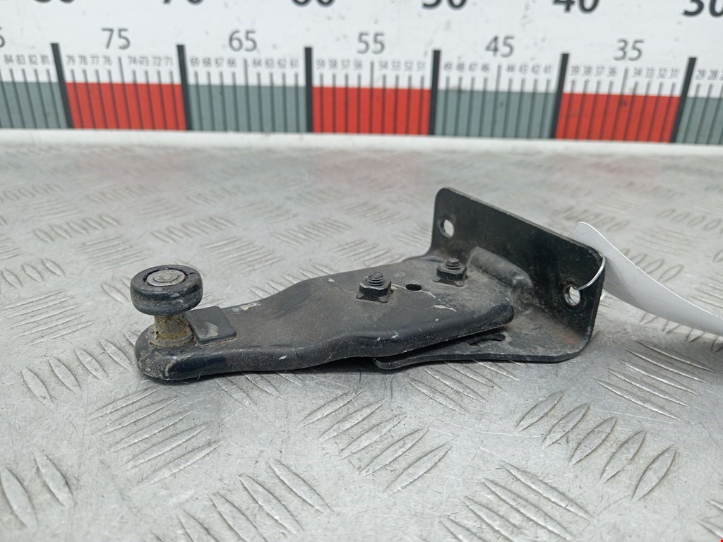 Ролик двери сдвижной (левый/правый средний верхний/нижний) KIA Carnival II 2006-2014