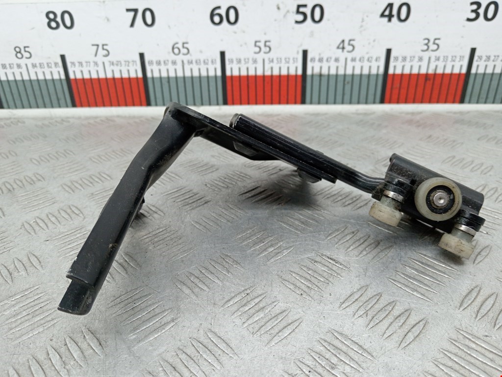 Ролик двери сдвижной (левый/правый средний верхний/нижний) MERCEDES-BENZ Vaneo 2001-2005