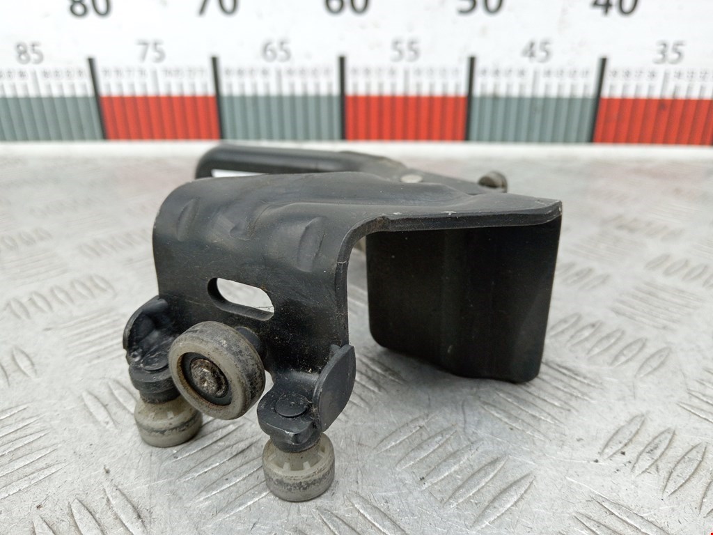 Ролик двери сдвижной (левый/правый средний верхний/нижний) MERCEDES-BENZ Vaneo 2001-2005