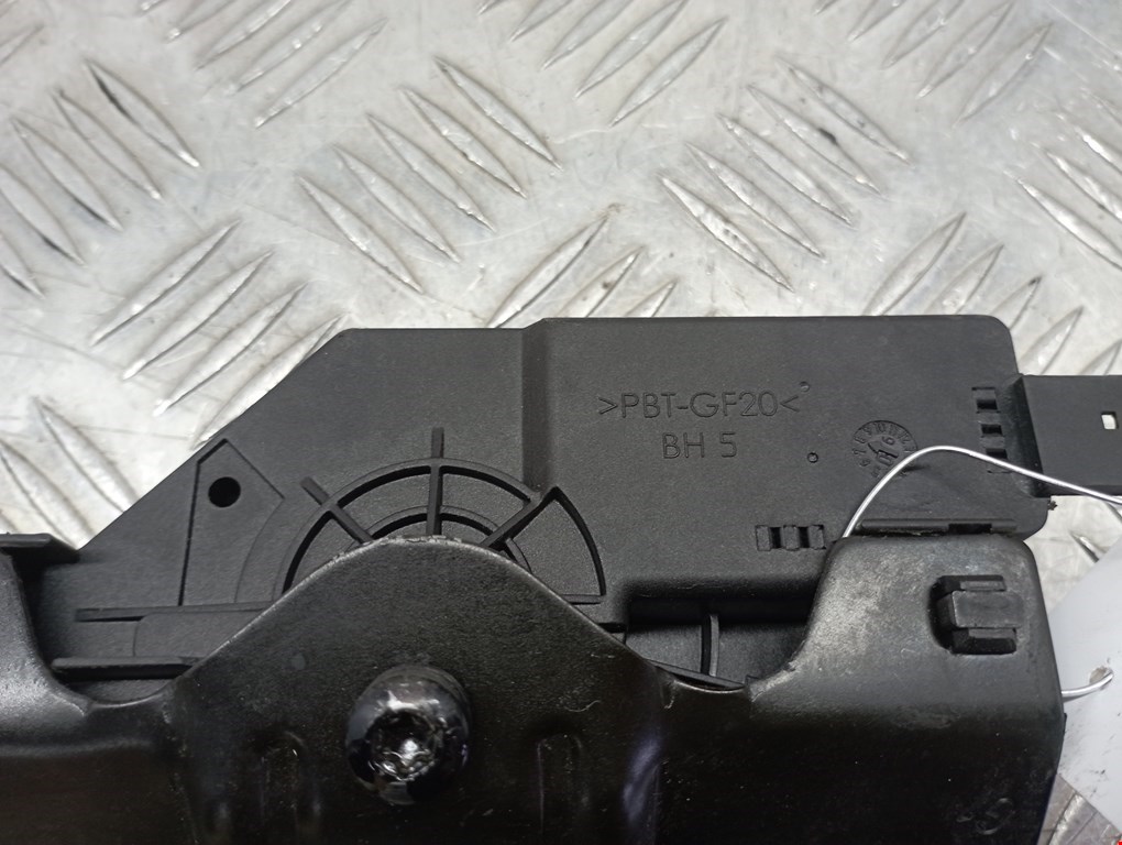 Замок багажника (крышки двери) BMW 3er E90/E91 2005-2012