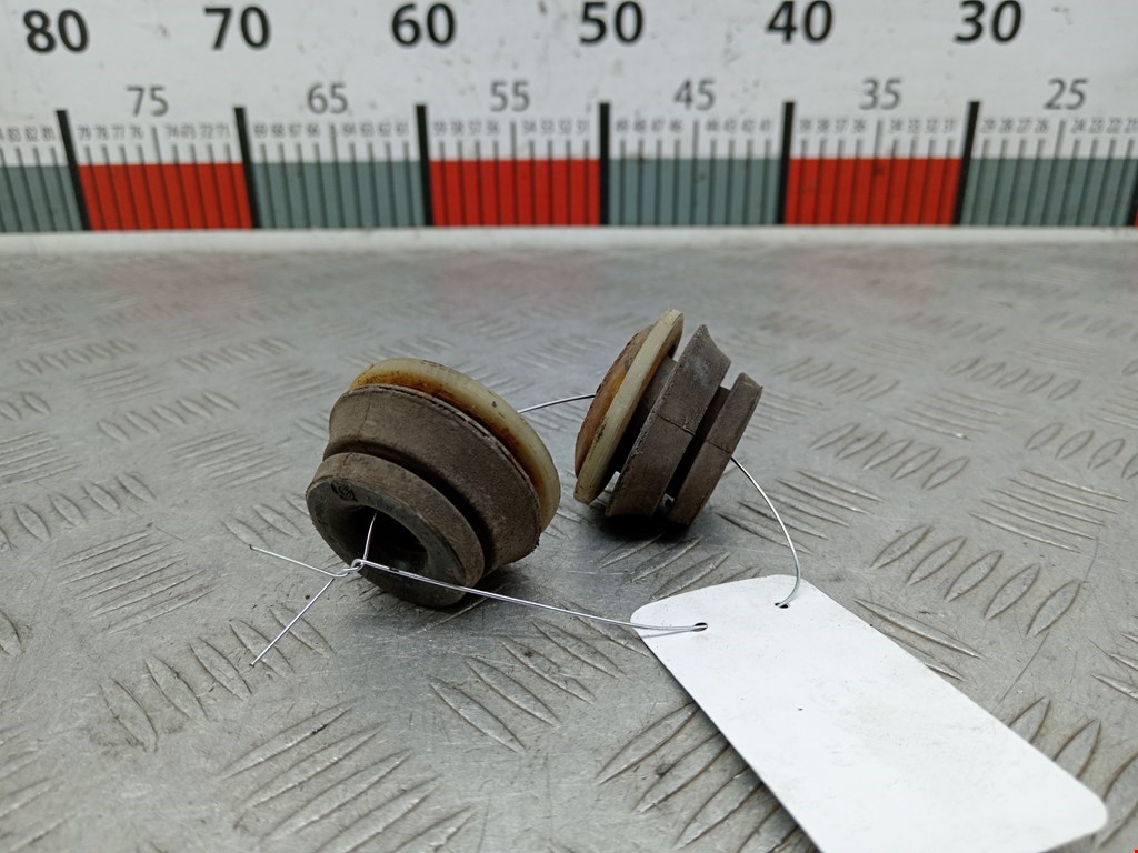 Кронштейн (крепление) радиатора Volkswagen Touareg 1 (2002-2010)