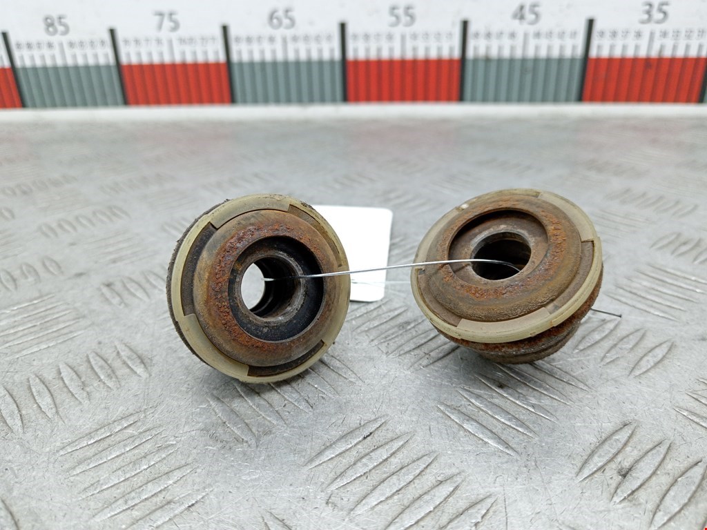 Кронштейн (крепление) радиатора VOLKSWAGEN Touareg 2002-2010