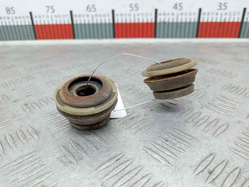 Кронштейн (крепление) радиатора VOLKSWAGEN Touareg 2002-2010