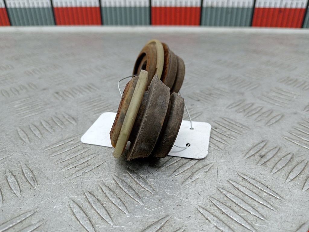 Кронштейн (крепление) радиатора VOLKSWAGEN Touareg 2002-2010