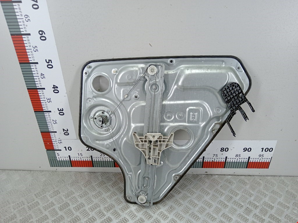 Стеклоподъемник задний левый KIA Venga 2010-2018