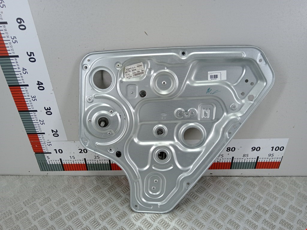 Стеклоподъемник задний правый KIA Venga 2010-2018