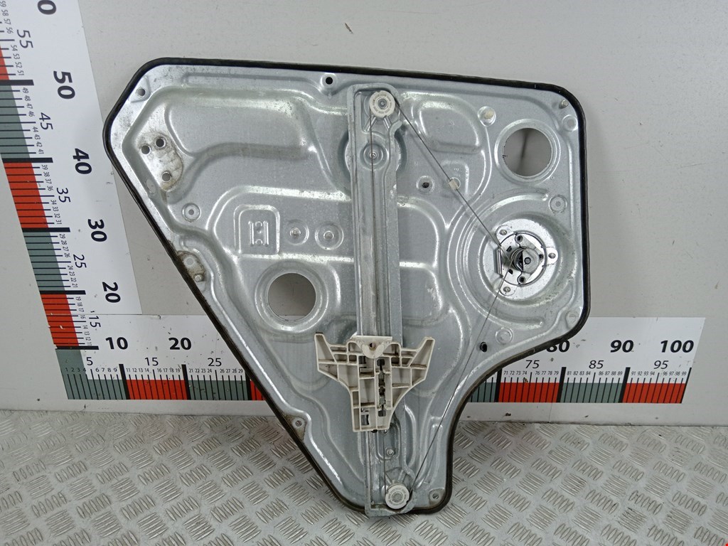 Стеклоподъемник задний правый KIA Venga 2010-2018