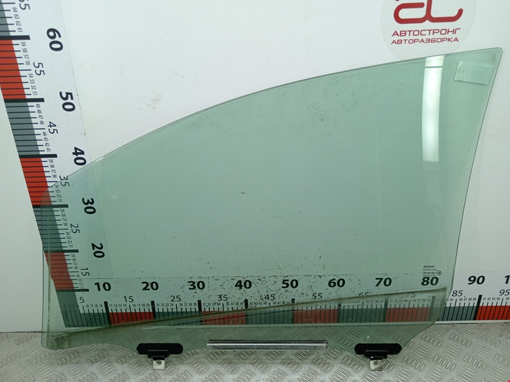 Стекло двери переднее правое TOYOTA Yaris II XP50 2005-2011