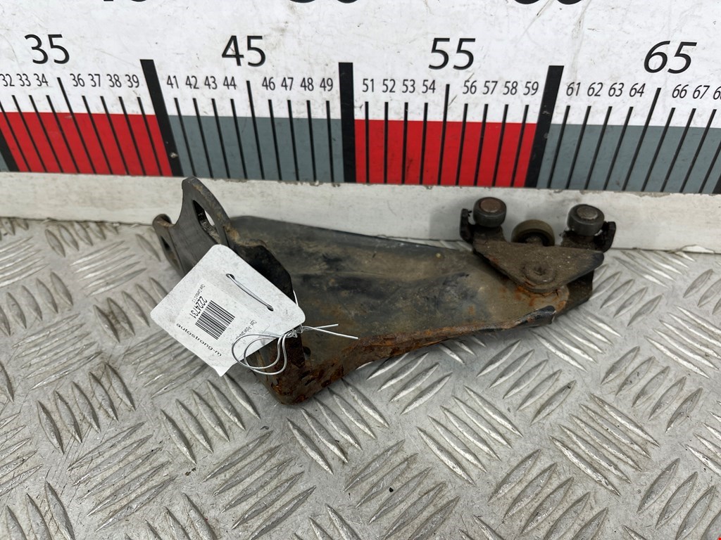 Ролик двери сдвижной (левый/правый средний верхний/нижний) OPEL Combo C 2001-2011