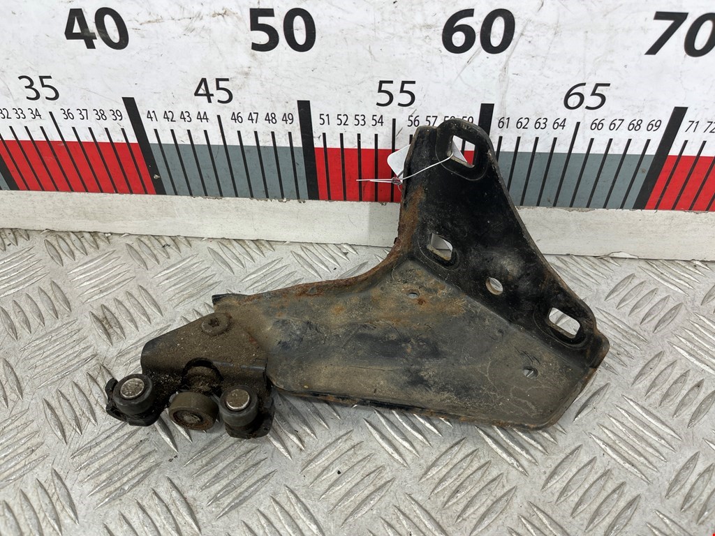 Ролик двери сдвижной (левый/правый средний верхний/нижний) OPEL Combo C 2001-2011