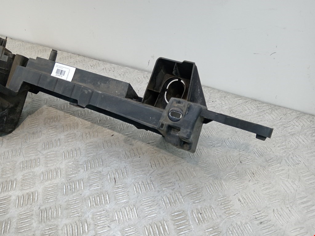 Кронштейн переднего бампера центральный PEUGEOT 3008 2009-2016