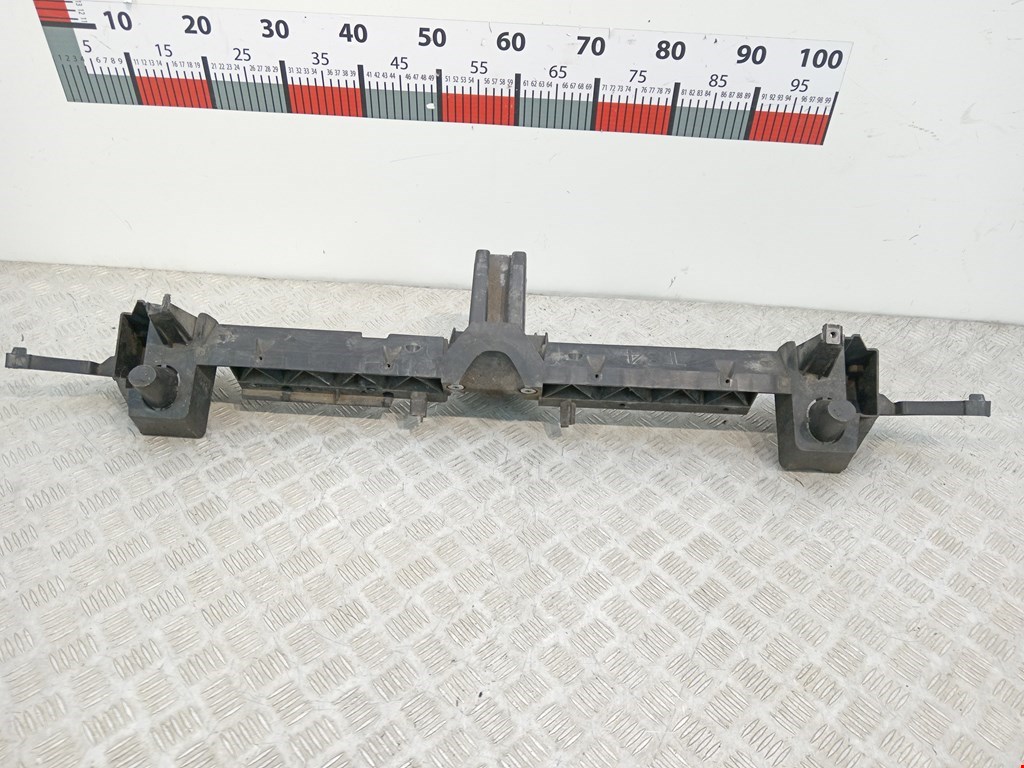 Кронштейн переднего бампера центральный PEUGEOT 3008 2009-2016