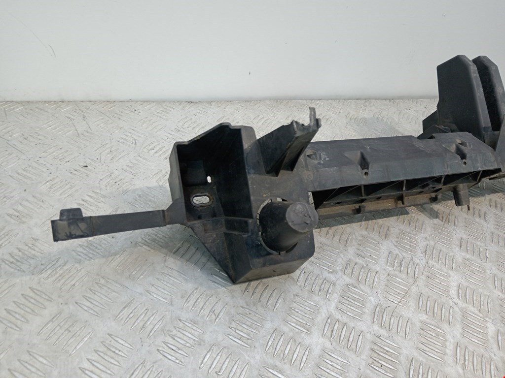 Кронштейн переднего бампера центральный PEUGEOT 3008 2009-2016