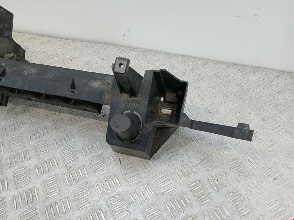 Кронштейн переднего бампера центральный PEUGEOT 3008 2009-2016