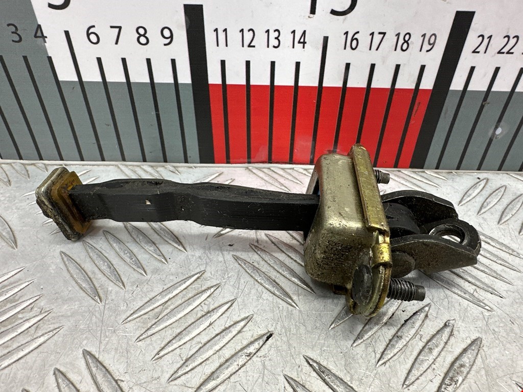 Ограничитель открывания двери Ford Fiesta 5 (2002-2008)