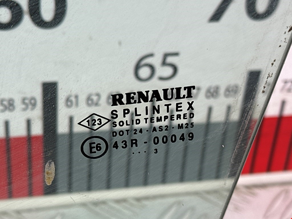 Стекло двери переднее левое RENAULT Scenic II 2003-2010