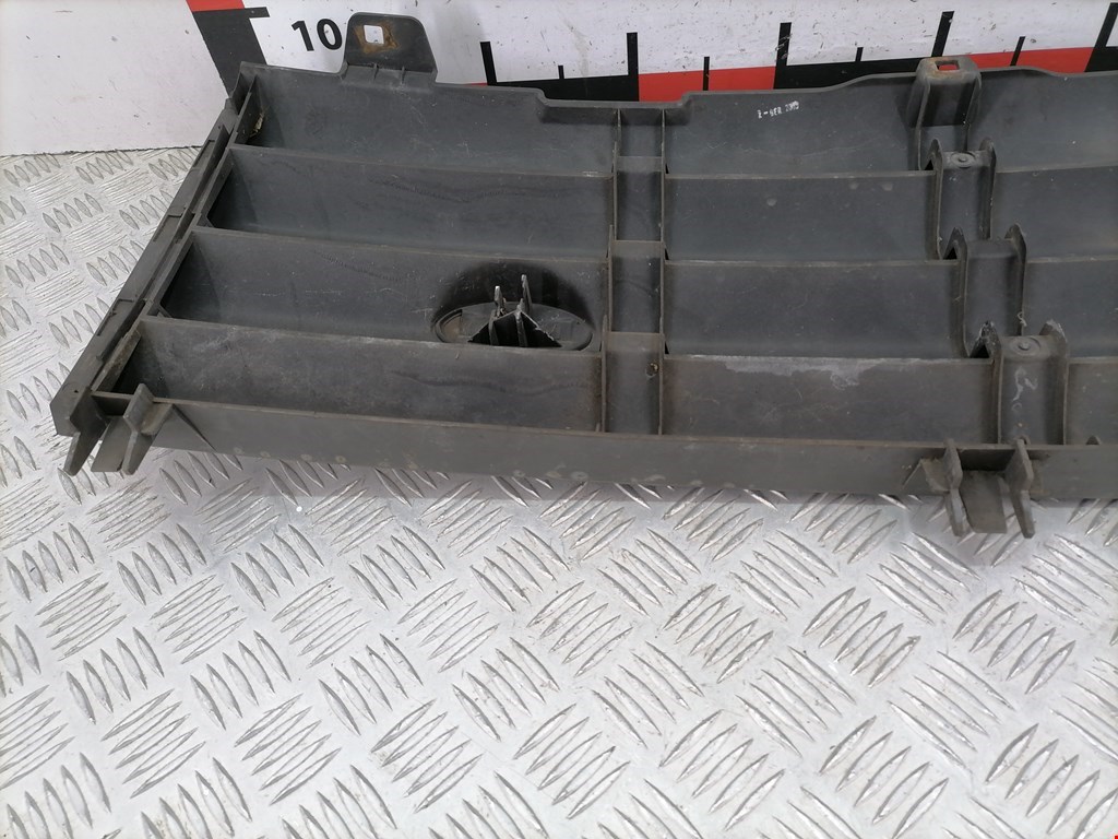 Решетка радиатора LAND ROVER Range Rover 2002-2012