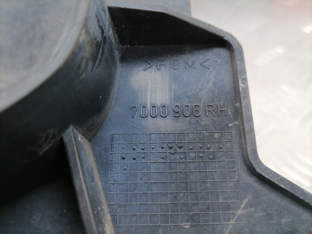 Кронштейн переднего бампера правый LAND ROVER Range Rover 2002-2012