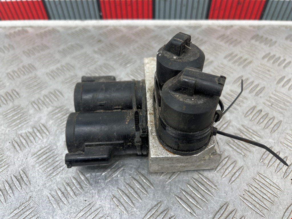 Блок клапанов гидроподвески Mercedes S-Class (W220) (1998-2005)