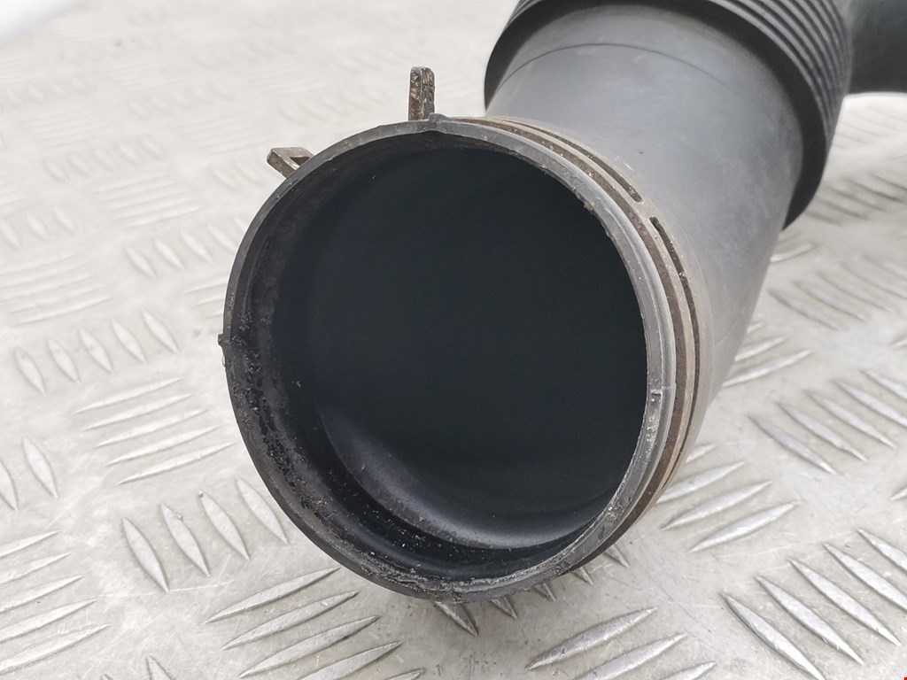 Патрубок воздушного фильтра VOLKSWAGEN Jetta V 2005-2011