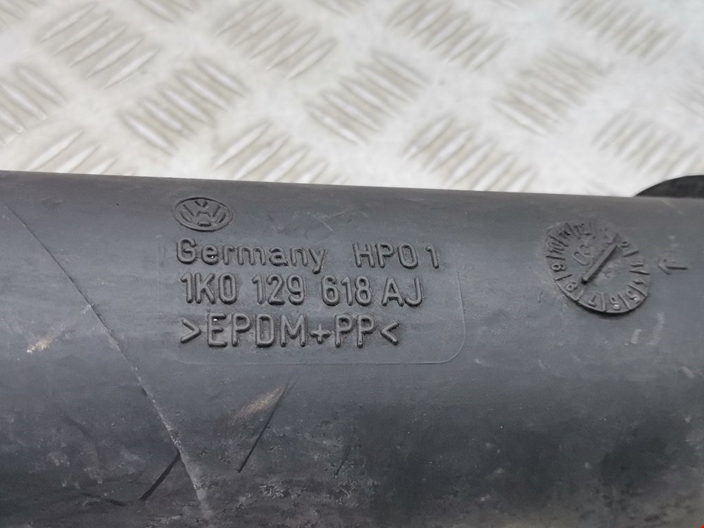 Патрубок воздушного фильтра VOLKSWAGEN Jetta V 2005-2011