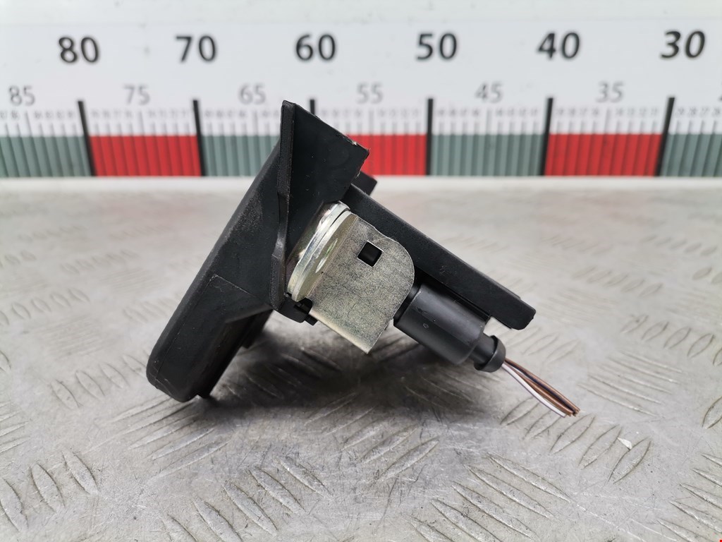 Замок багажника (крышки двери) VOLKSWAGEN Golf V 2003-2009