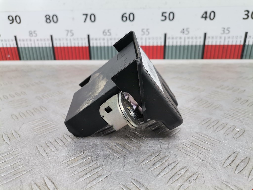 Замок багажника (крышки двери) VOLKSWAGEN Golf V 2003-2009