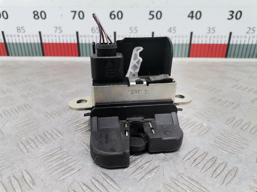 Замок багажника (крышки двери) VOLKSWAGEN Golf V 2003-2009