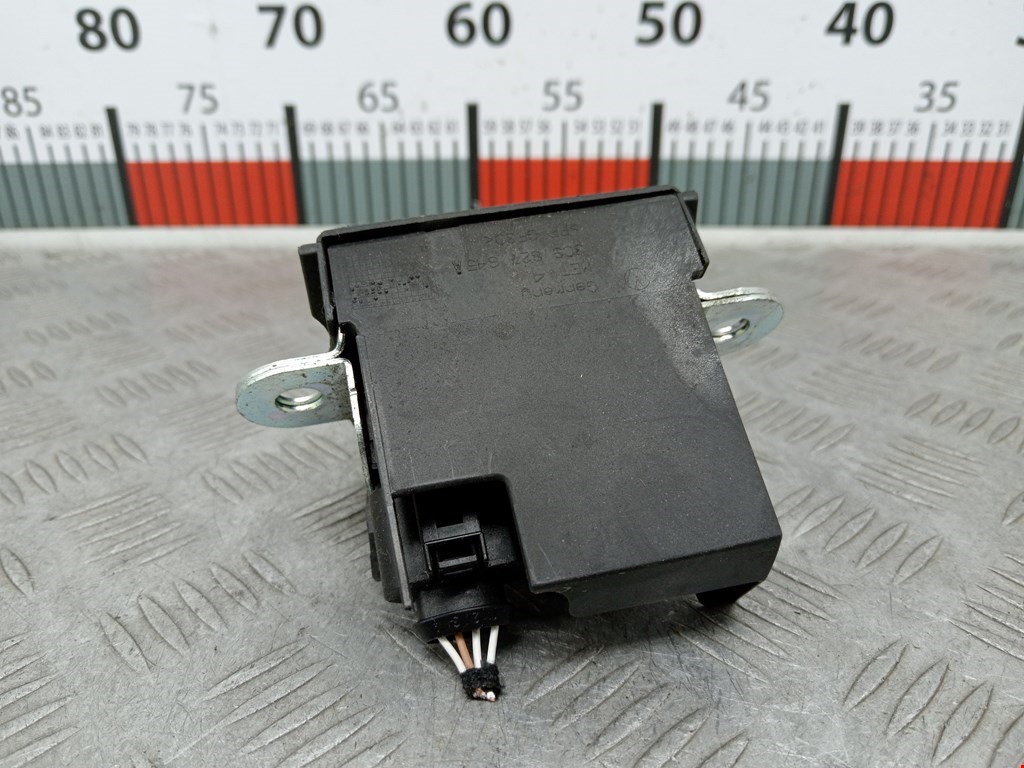 Замок багажника (крышки двери) VOLKSWAGEN Golf V 2003-2009