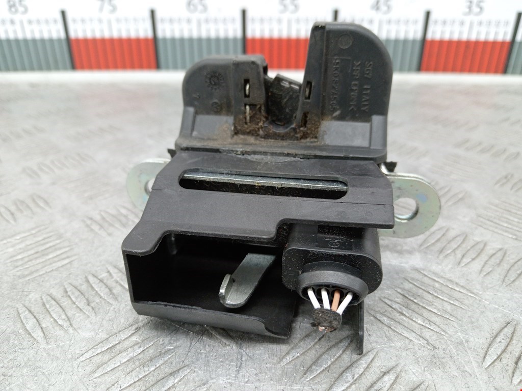 Замок багажника (крышки двери) VOLKSWAGEN Golf V 2003-2009