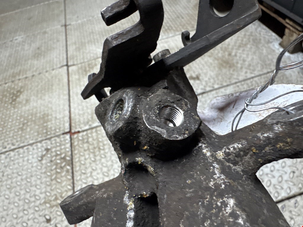 Суппорт задний правый RENAULT Megane II 2002-2009