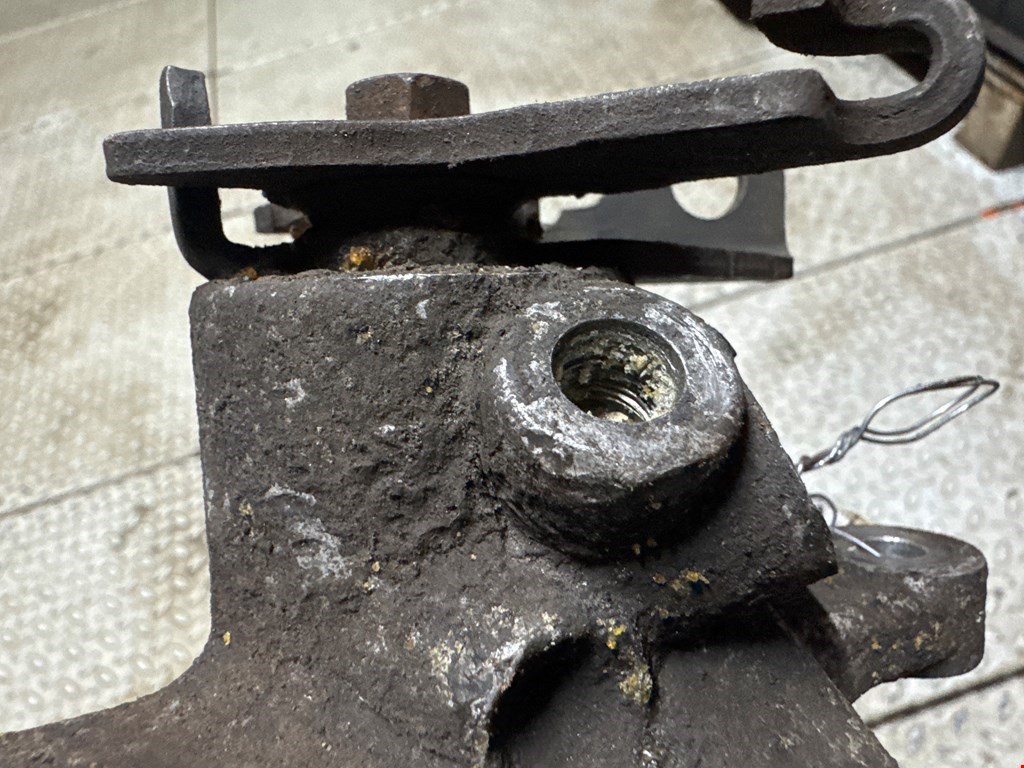 Суппорт задний правый RENAULT Megane II 2002-2009