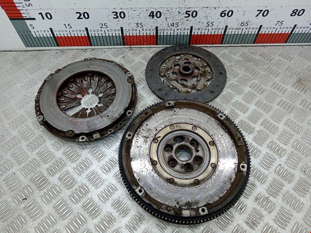 Маховик (демпфер сцепления) VOLKSWAGEN Passat B6 2005-2011