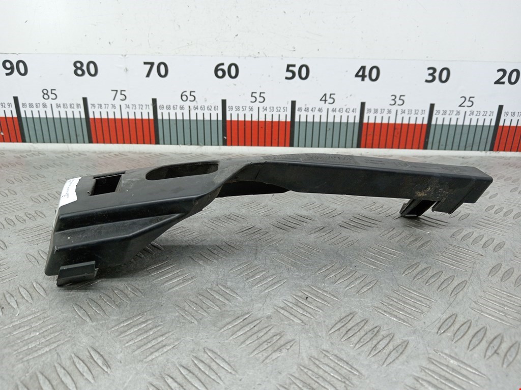 Кронштейн переднего бампера правый FORD Focus II 2005-2011