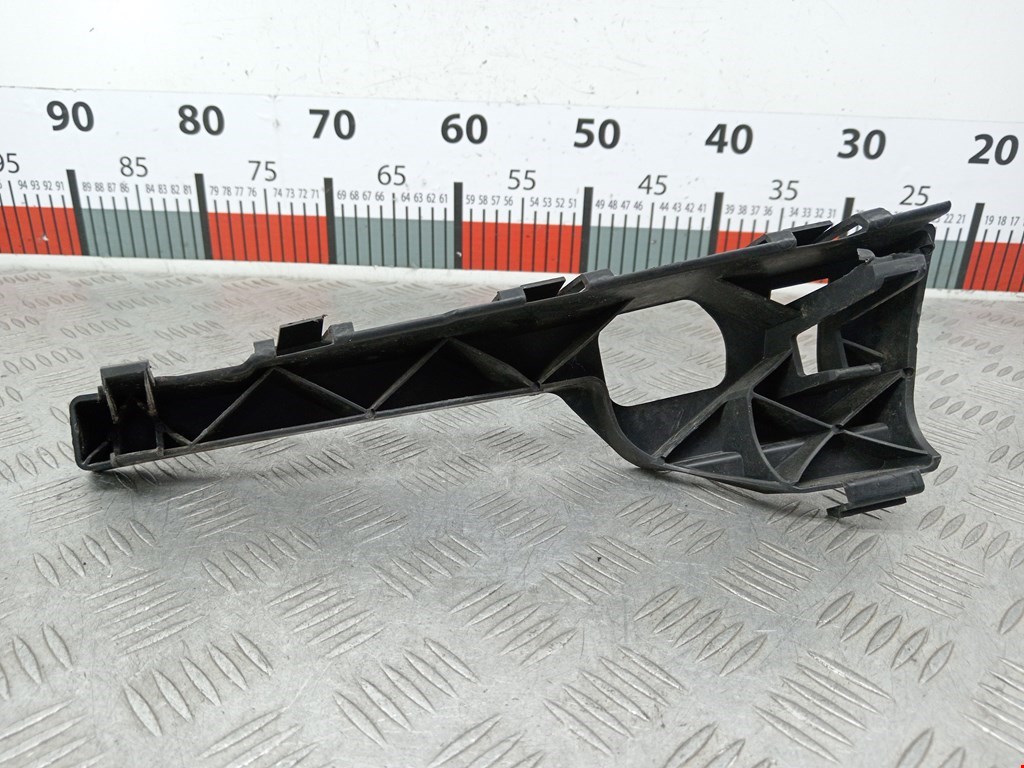 Кронштейн переднего бампера правый FORD Focus II 2005-2011