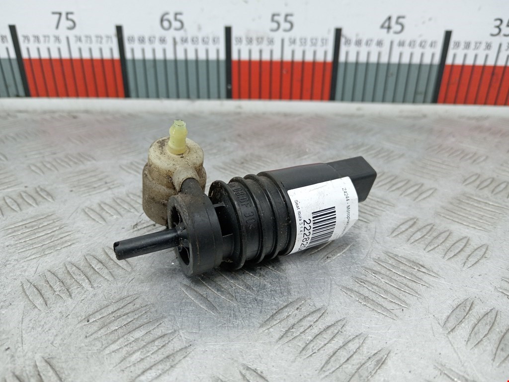 Насос (моторчик) омывателя Seat Ibiza 3 (2002-2008)