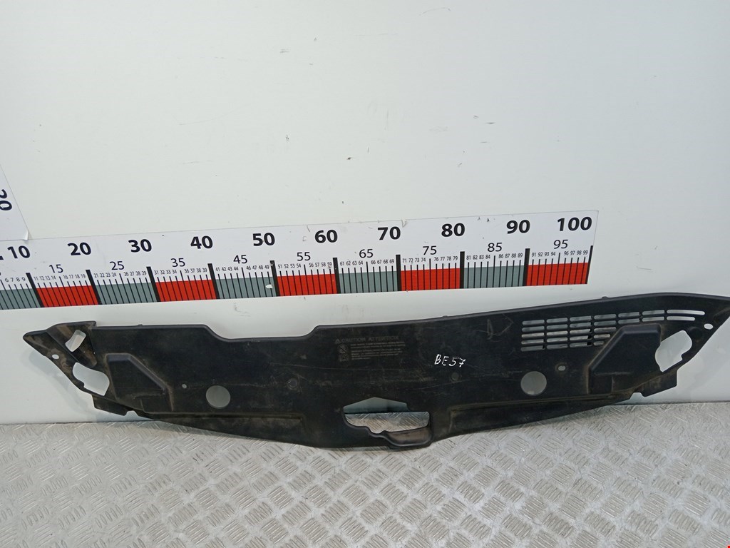 Накладка декоративная (на рамку радиатора) Toyota Corolla Verso 2 (2004-2009)