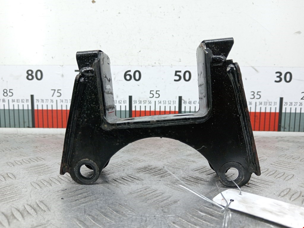 Кронштейн (крепление лапа траверса) кпп Skoda Fabia 1 (1999-2007)