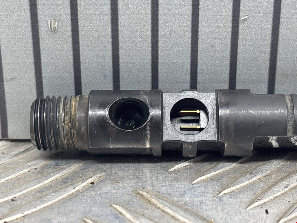 Форсунка дизельная электрическая MERCEDES-BENZ C-Class C-klasse W204 2007-2015