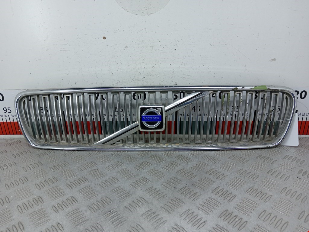 Решетка радиатора VOLVO V50 I 2004-2012