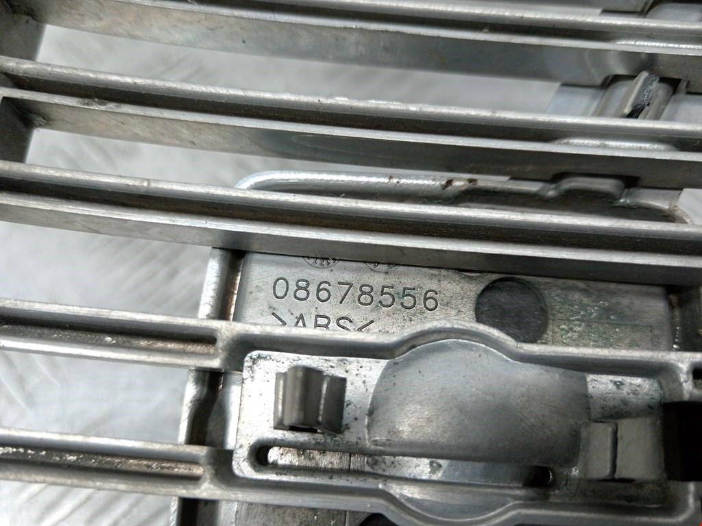 Решетка радиатора VOLVO V50 I 2004-2012