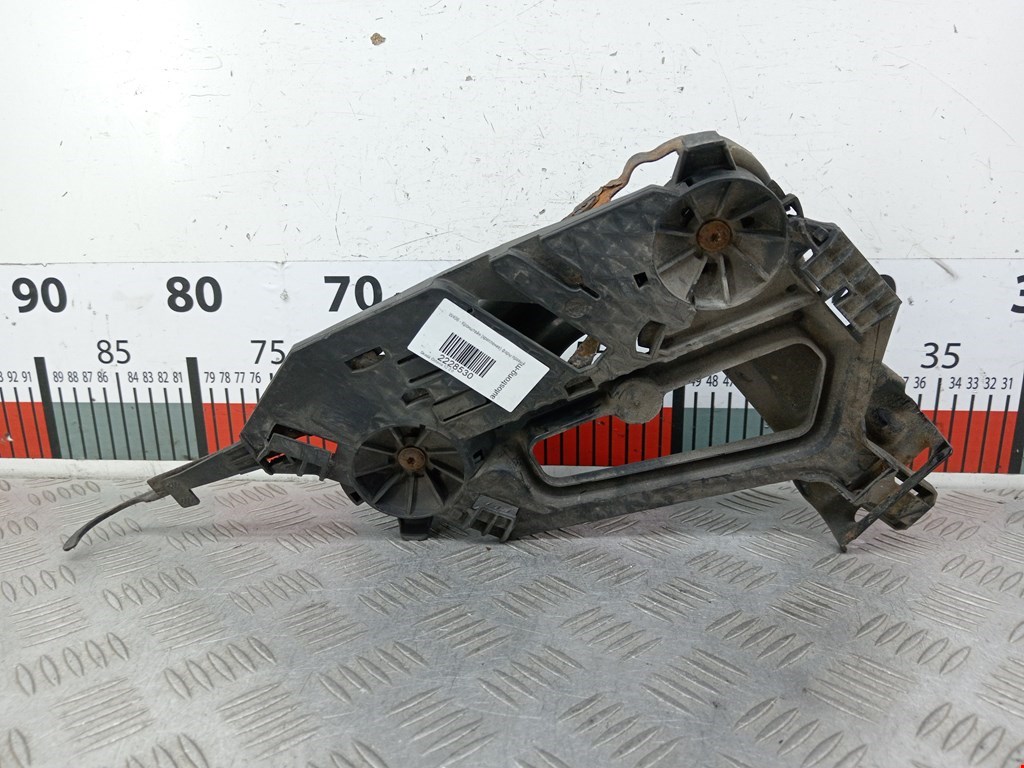 Кронштейн фары правый SKODA Octavia A5 1Z- 2004-2013