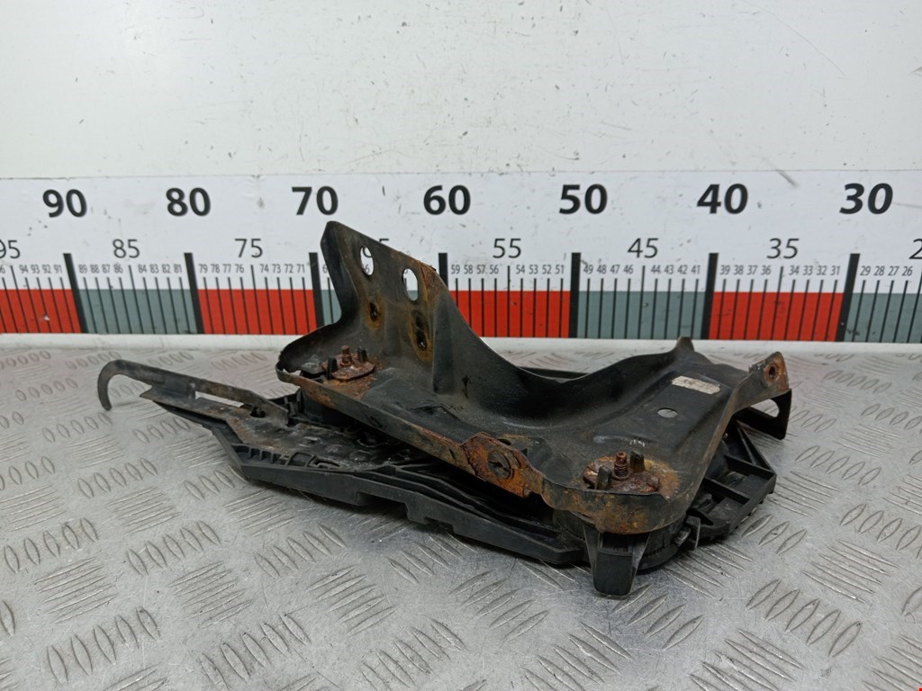 Кронштейн фары правый SKODA Octavia A5 1Z- 2004-2013