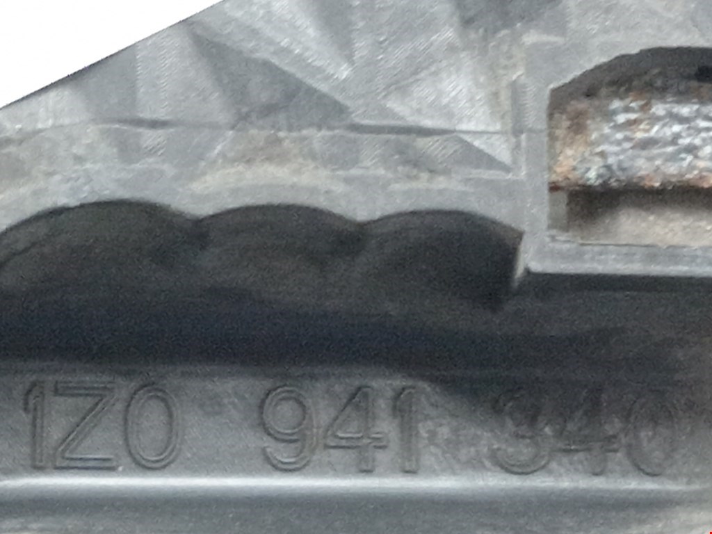 Кронштейн фары правый SKODA Octavia A5 1Z- 2004-2013