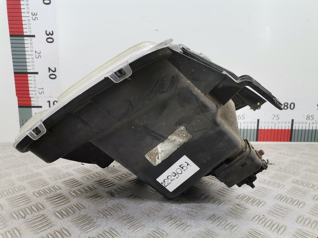 Фара правая DODGE Nitro 2006-2011