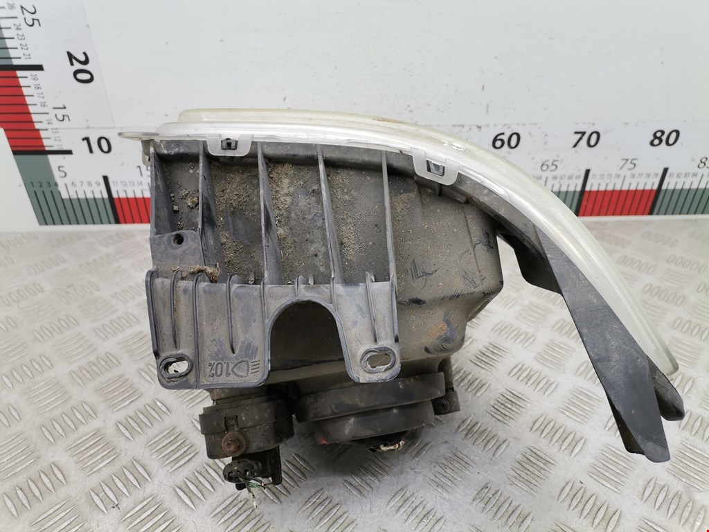 Фара правая DODGE Nitro 2006-2011