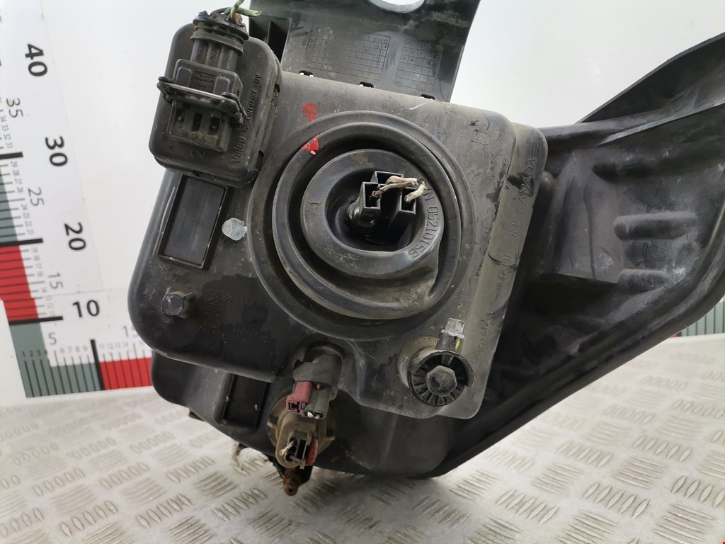 Фара правая DODGE Nitro 2006-2011