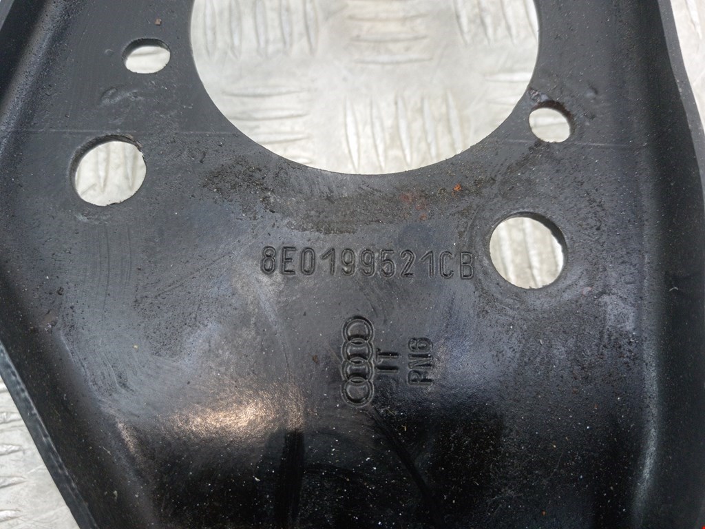 Усилитель переднего бампера (передний) AUDI A4 B6 2001-2005