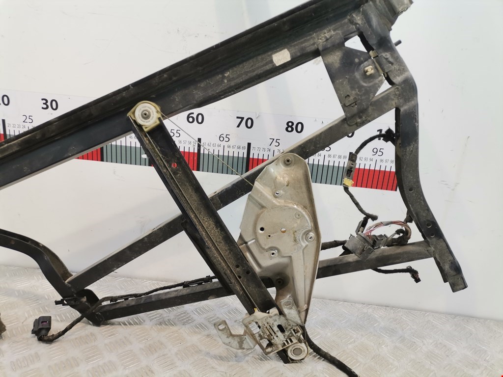 Стеклоподъемник задний правый AUDI A6 Allroad C5 2000-2006