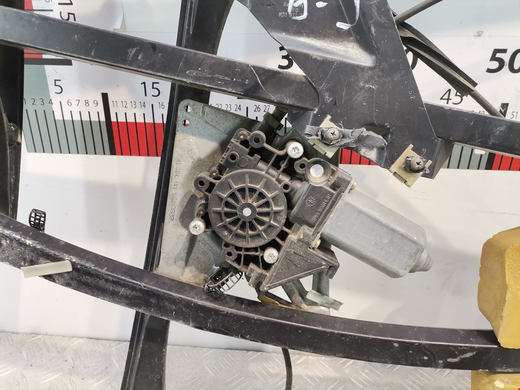 Стеклоподъемник передний правый AUDI A4 B5 1995-2001
